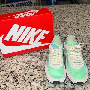 Brand new Women Nike Waffle sneakers!